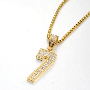 Collar hip-hop con colgante del número 7 dorado y diamantes de imitación en cadena