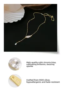 Détail du pendentif ailes d'ange en argent S925 serti d'une pierre de zircon en goutte