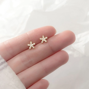 Boucles d'Oreilles Clous Coréennes Simples Fleur Étoile Cuivre Plaqué Or Avec Tige en Argent Sterling 925 pour Femme