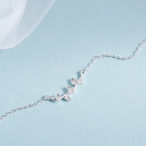 Minimalist S925 sterling silver ginkgo leaf bracelet for women with elegant chain