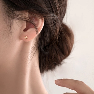 Minimalist 925 silver flower stud earring with zircon stone on model ear