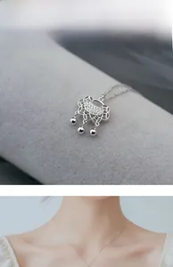 Detail der s925 Silber-Langlebigkeitsschlosskette mit Hohlmuster und Zirkonia-Inlay