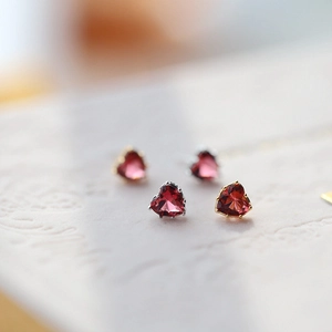 S925 sterling silver heart-shaped red zircon stud earrings in gold and silver plating