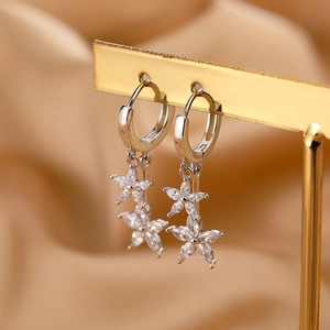 Boucles d'oreilles créoles fleurs en argent avec pendentifs en zircons taille marquise