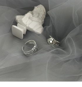 Detail of s925 silver double-layered smiley face ring with vintage twisted rope texture