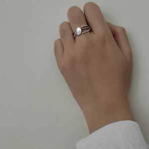 Vintage s925 sterling silver smiley face double layer ring worn on the index finger