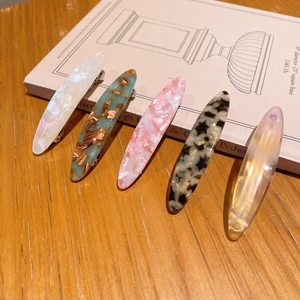 Detailed set of acetate spring hair clips in marble and tortoiseshell patterns