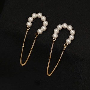 Elegant vintage U-shaped pearl tassel clip-on earrings for women with gold chains