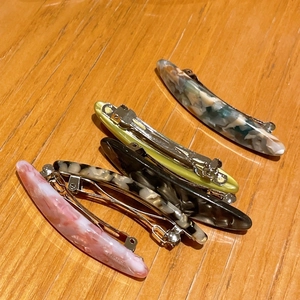Set of 5 minimalist acetate spring hair clips in marble and tortoiseshell patterns