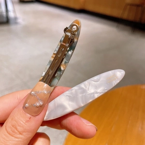 Acetate hair clip set with marble and pearl textures in a minimalist spring design