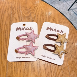 Détails des barrettes étoiles en cuir PU faites à la main avec coutures contrastées rembourrées