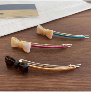 Three-piece set of elegant bow hair clips in marble and tortoiseshell patterns
