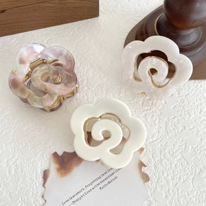 Three-piece set of mermaid floral acetate hair claws in pink amber and pearl cream white