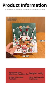 Dettaglio del set di gioielli natalizi con perle di Babbo Natale e ciondoli a renna