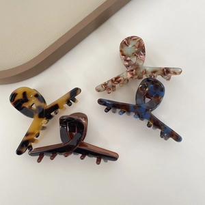 Set of 4 acetate hair claws in classic tortoiseshell and marble patterns for women