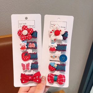 Lot détaillé de 5 barrettes pour enfants avec nœuds, étoiles et motifs de fraises