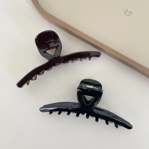 Grosses pinces à cheveux en acétate brillant marron et noir avec ressorts dorés solides
