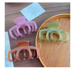 Tre mollette per capelli quadrate in resina rosa verde oliva e ambra opaca