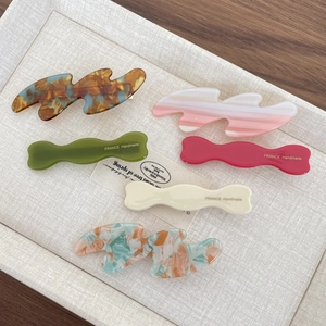 Détails du lot de 6 barrettes en acétate aux formes ondulées et styles faits à la main