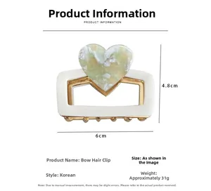 Detail view of 6cm heart shark clip with green marble texture and 4.8cm height dimensions