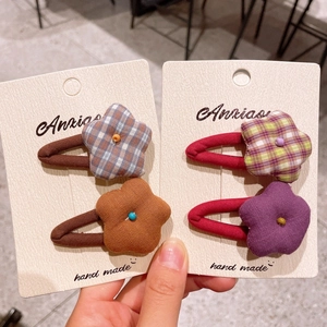 Barrettes à cheveux en tissu en forme d'étoile avec perles sur carte de présentation
