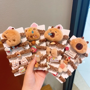 Süße braune Plüsch-Haargummis mit Capybara- und Bären-Designs für kleine Mädchen