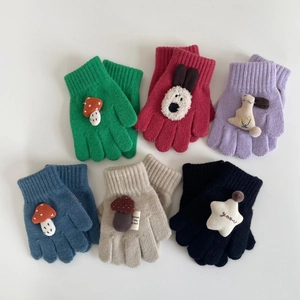Cute kids knitted gloves with 3D plush animals and warm ribbed cuffs in six varied colors