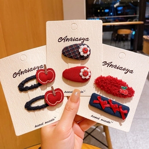 Set de barrettes brodées fleurs pour enfants avec motifs pomme rouge et cerise douce