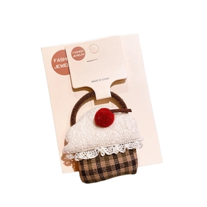 Élastique cheveux cupcake fait main avec cerise et dentelle sur carte de vente