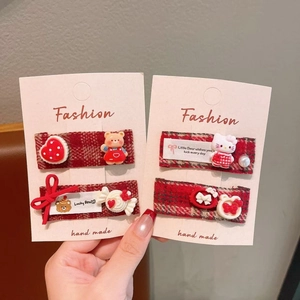 Haarklammern-Set mit rotem Karomuster, Bären- und Kätzchen-Anhängern für Mädchen