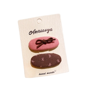 Lot de deux barrettes ovales recouvertes de tissu pour filles avec motifs nœuds rose et brun
