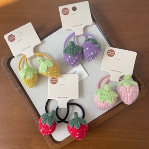 Lot de 4 paires de chouchous fraises tricotés en rouge, rose, jaune et violet pour fille