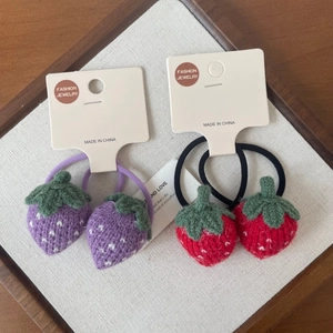 Chouchous fraises tricotés à la main en violet et rouge pour accessoires cheveux fille