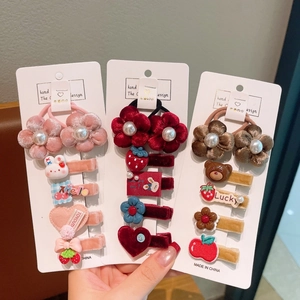 Détails des chouchous fleurs en velours et barrettes cartoon sur cartes de vente