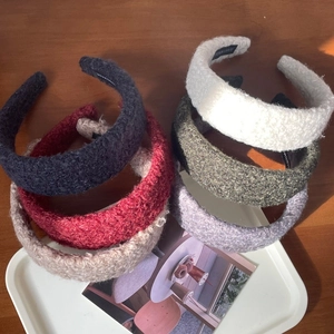 Franse gewatteerde hoofdband van wolmix in diverse kleuren voor een stijlvolle herfstlook