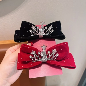 Détails de barrettes à nœuds en velours avec couronne en strass et accents d'étoile
