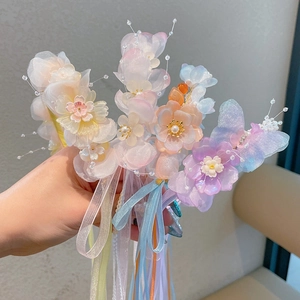 Handgemaakte bloemen haaraccessoires met linten en kwastjes voor sprookjesachtige looks