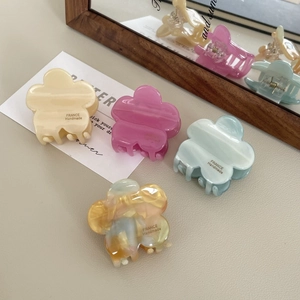 Floral acetate hair claw clip set in pastel colors and marble pattern for women