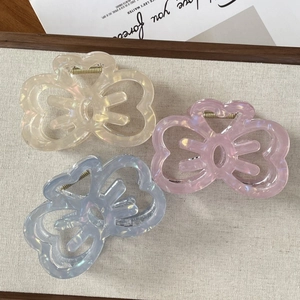 Set di 3 fermagli per capelli a farfalla in acrilico iridescente in colori pastello assortiti