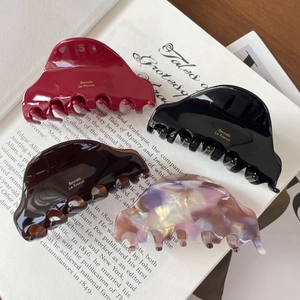 French Vintage Acetate Hair Claw Clip Elegant Gold Lettering Medium Shark Clip For Women Hair Accessory Everyday Styling