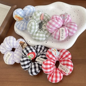 Set di sei elastici per capelli a quadri a forma di fiore per acconciature bimba
