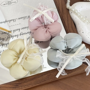 Lot de chouchous en satin de soie avec rubans de dentelle rose, jaune et bleu