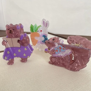 Set of cute animal hair claws with colorful acetate marble patterns for daily hairstyling