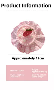 Fermaglio per capelli a torta in tessuto a scacchi rosa con fragola e pompon bianchi