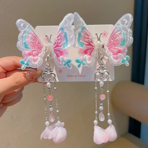 Dettagli di fermagli per capelli a farfalla ricamati con lunghe nappe e perle rosa