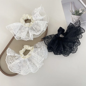 Lace drawstring scrunchies set in beige and black colors with sweet ballet style