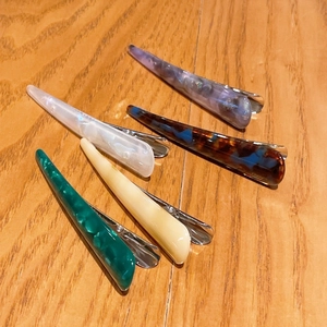 Five-piece acetate hair clip set in marble and tortoise shell patterns with metal duckbill clips