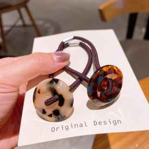 Two-pack minimalist elastic hair ties with vintage tortoiseshell resin ring accents