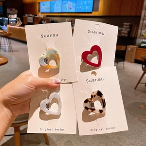 Set of four hollow heart-shaped acetate hair clips with marble and leopard patterns
