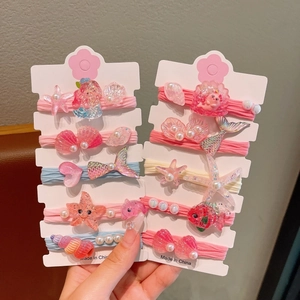 Détail de chouchous pour enfants aux motifs marins avec sirène et étoile de mer